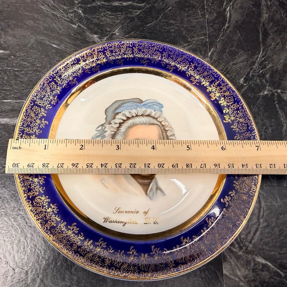A CAPSCO PRODUCT Washington, D.C. Capitol Souvenir Plates 22 Karat Gold (2)